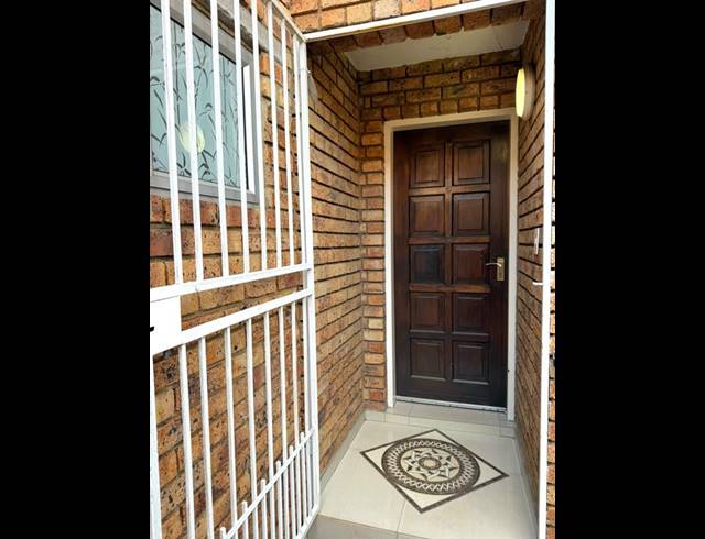 2 BEDROOM TOWNHOUSE FOR SALE IN BENONI CENTRAL